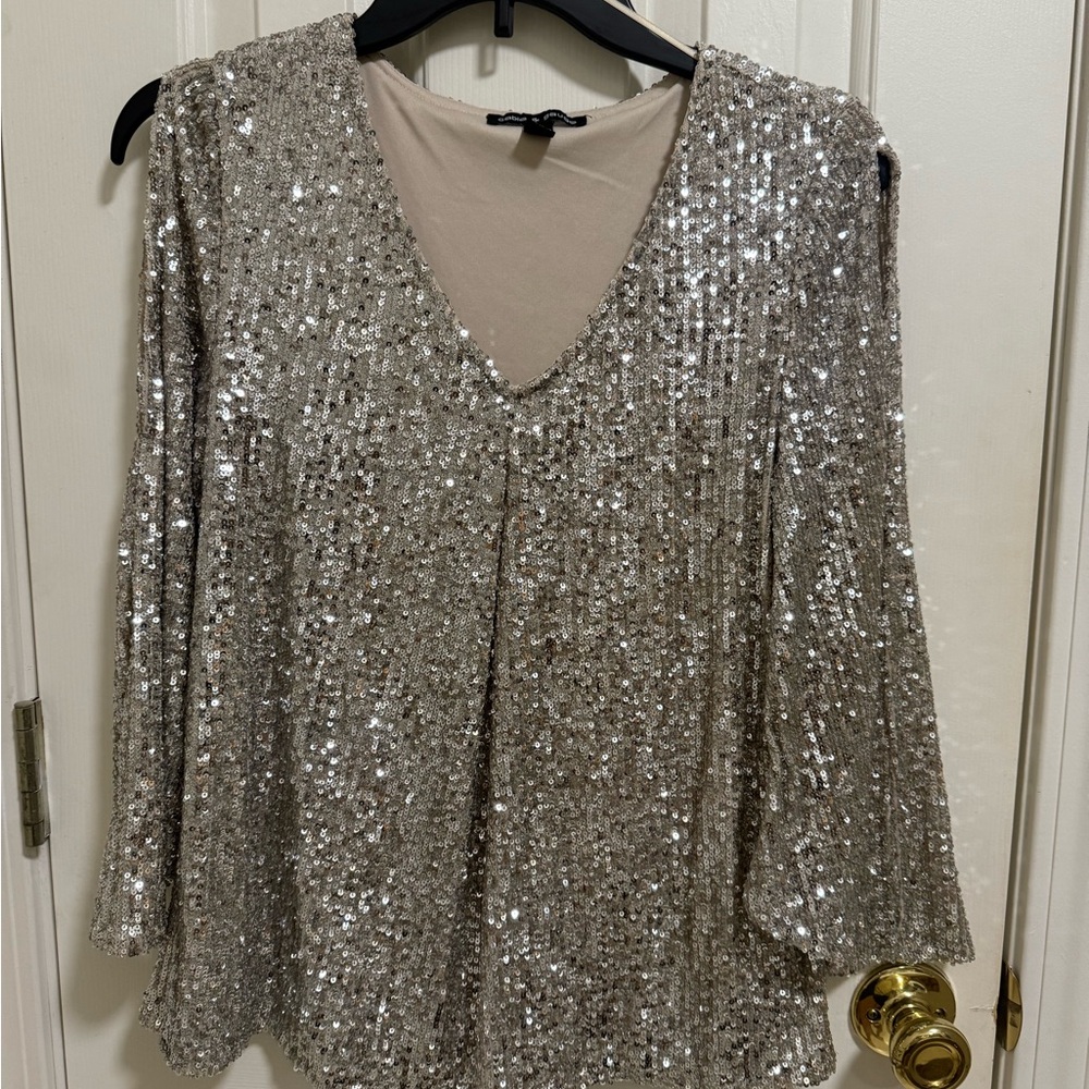 Sparkly! Silver sequin Cable & Gauge bell sleeve top